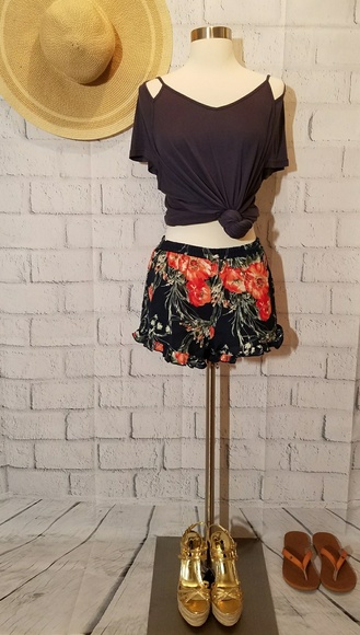 5/$30 BOHO Floral Shorts - Picture 2 of 5